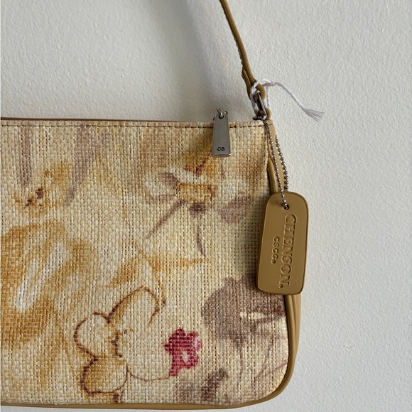 ❗️SOLD!!! - Vintage Floral Caramel Leather Shoulder Bag - Picture 4 of 9